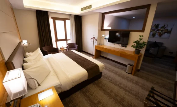 Executive Suite(6)